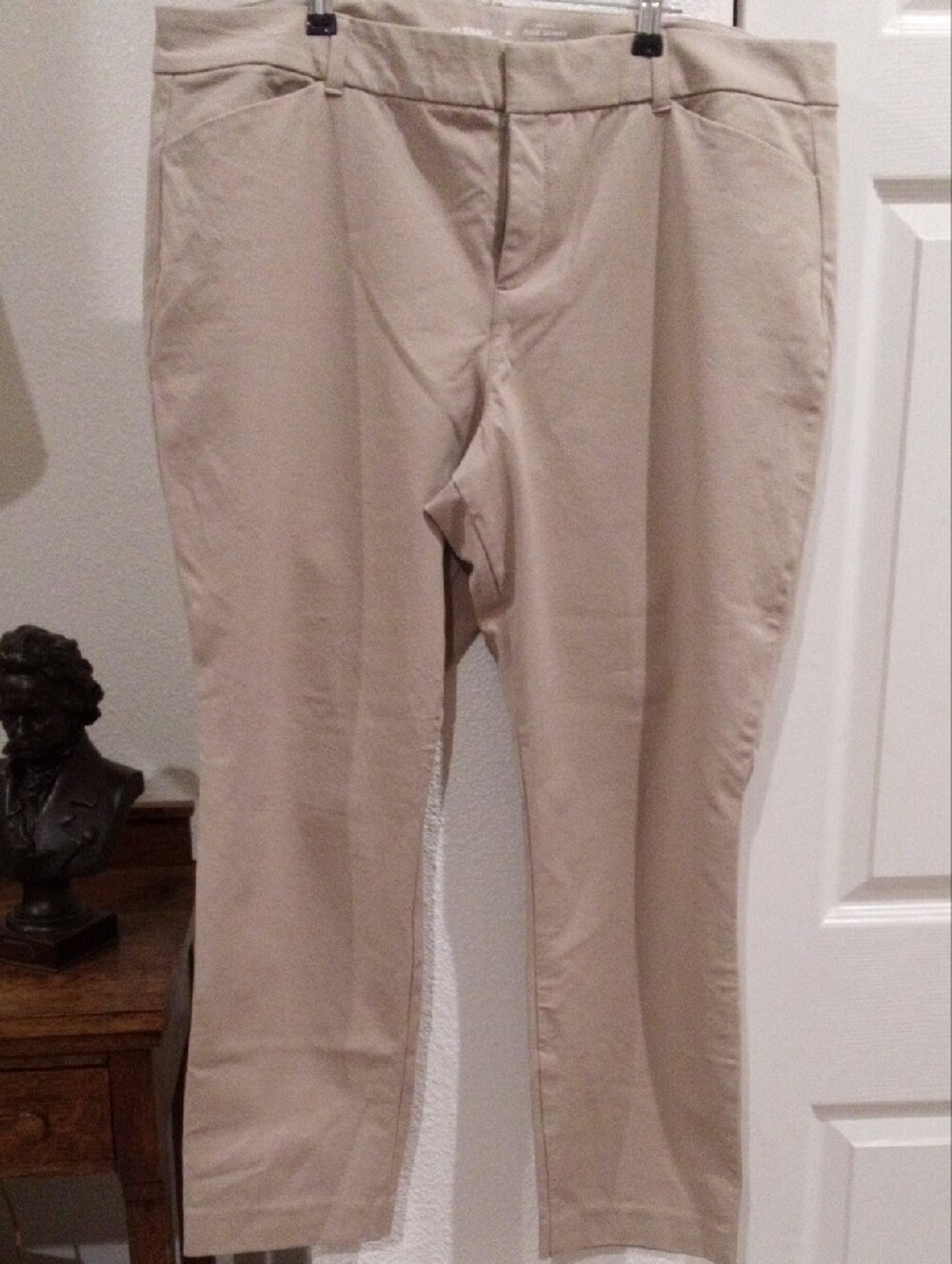 Old Navy Women's Beige/Tan Chino Pants - Picture 3 of 7